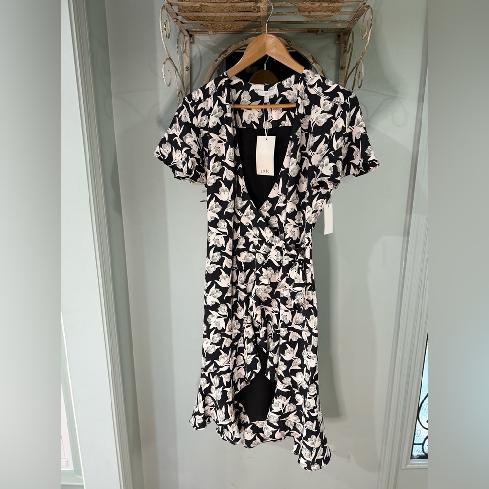Joie, Neutral, Black and White Floral Wrap Dress w/ Flutter Sleeve, Small